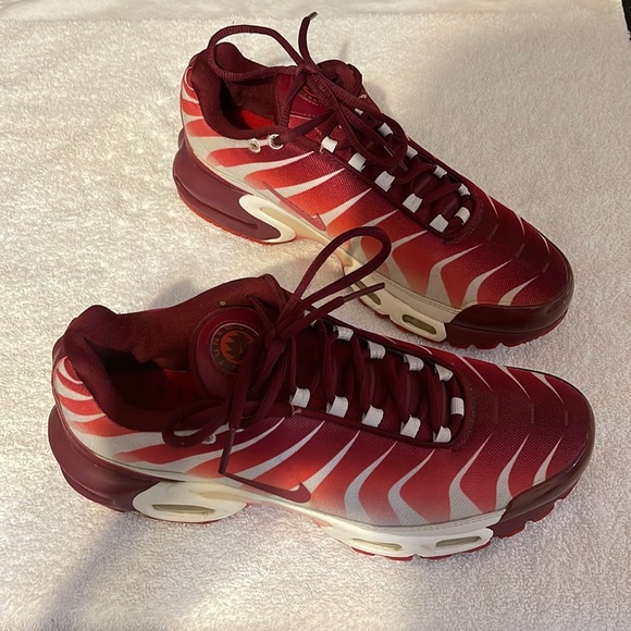 Air max plus, red and white, men size 8.5 - Picture 1 of 2